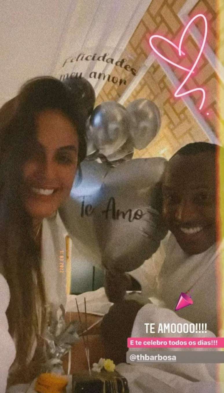 Carol Peixinho faz homenagem para celebrar anivers&aacute;rio de Thiaguinho.