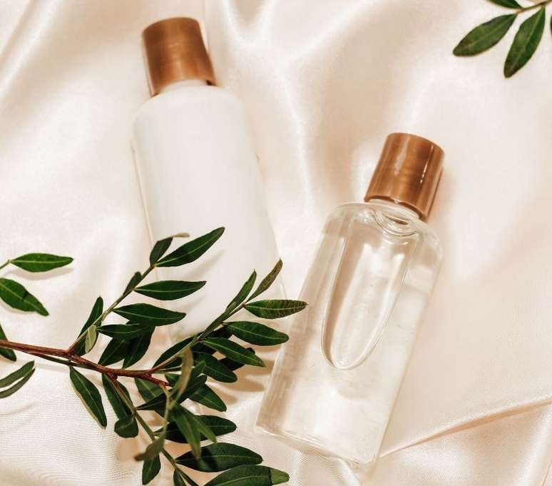 Muitas vezes, as embalagens de cosm&eacute;ticos s&atilde;o grandes demais para levar na viagem - Shutterstock