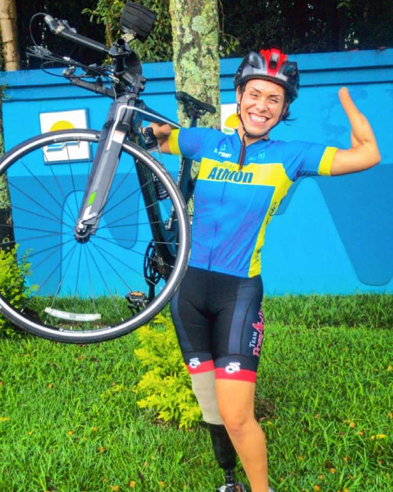 Sabrina se tornou hoje recordista brasileira do salto em distância e já foi campeã brasileira de ciclismo 