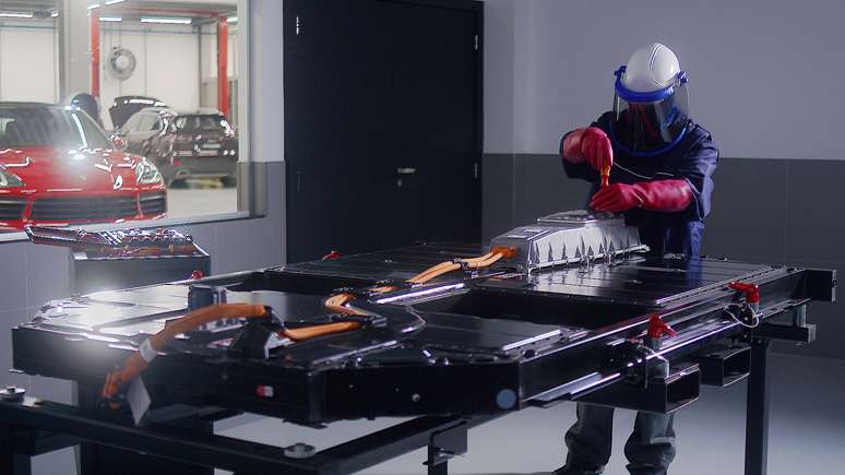 Porsche Center S&atilde;o Paulo: Service, Body & Paint da Stuttgart. 