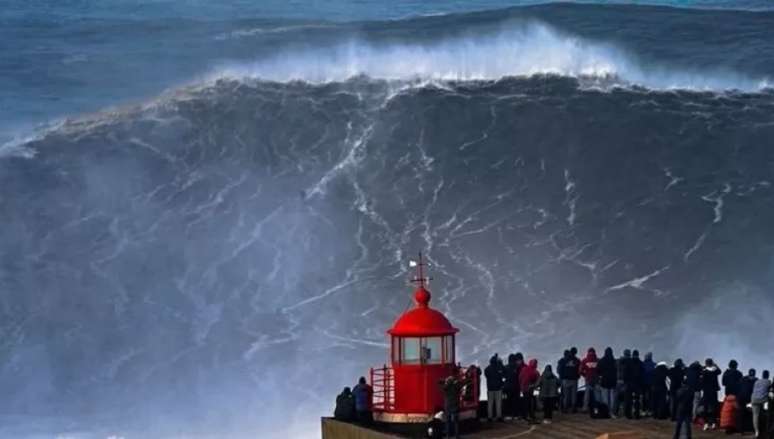 Onda gigante em Nazaré