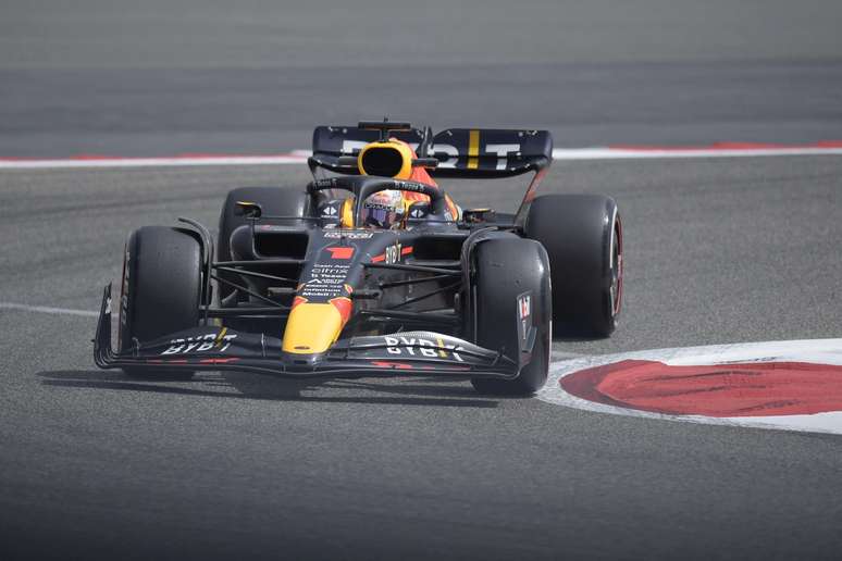 Max Verstappen terminou os testes no Bahrein com o melhor tempo 