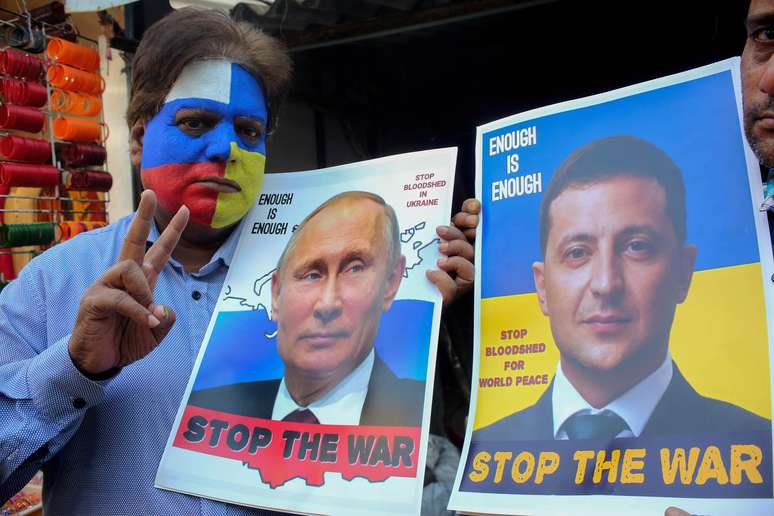Imagem de Putin e Zelensky em protesto na índia