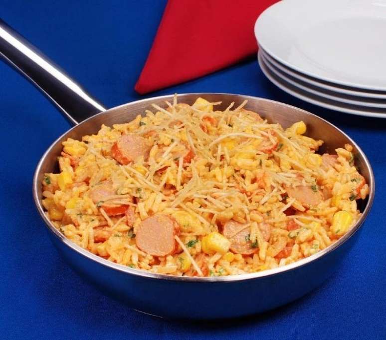Frigideira de arroz com salsicha (Reprodu&ccedil;&atilde;o / Guia da Cozinha)