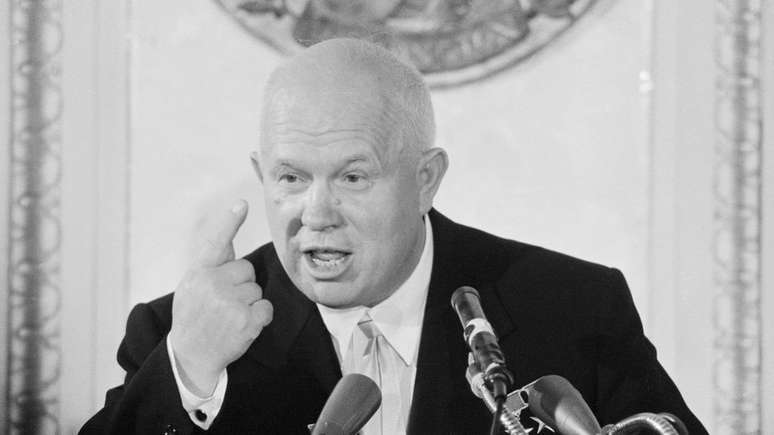 Ex-dirigente soviético Nikita Khrushchev poderia parecer "ator racional" comparado a Putin, avalia Hershberg