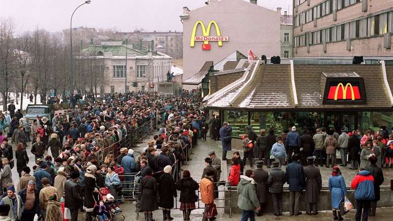 Abertura do primeiro McDonald's em Moscou foi momento simbólico na história recente da Rússia