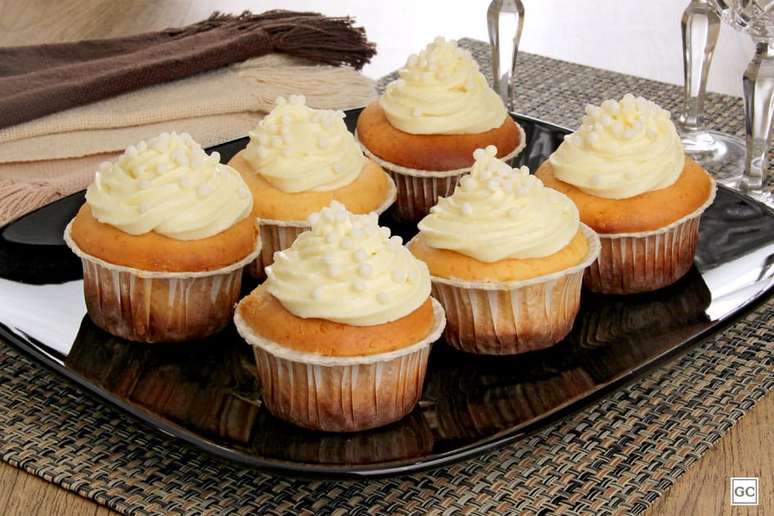 Cupcake de leite em p&oacute; decorado &ndash; Foto: Guia da Cozinha