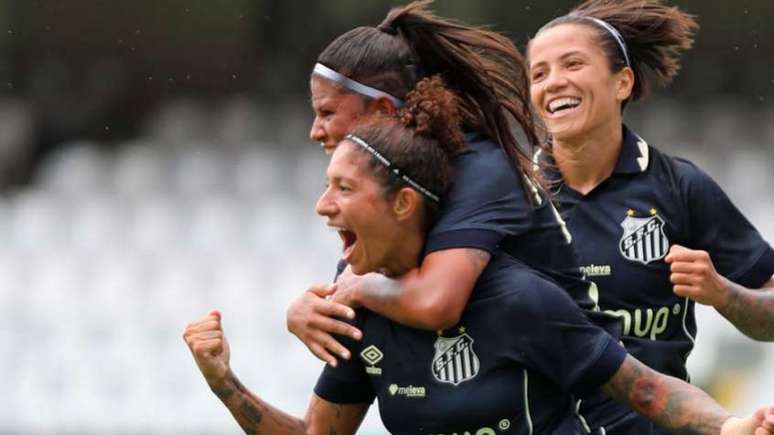 Tops de cabeçada irregulares com todos os jogos femininos, estilo