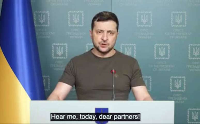 Volodymyr Zelensky em um discurso na Ucrânia