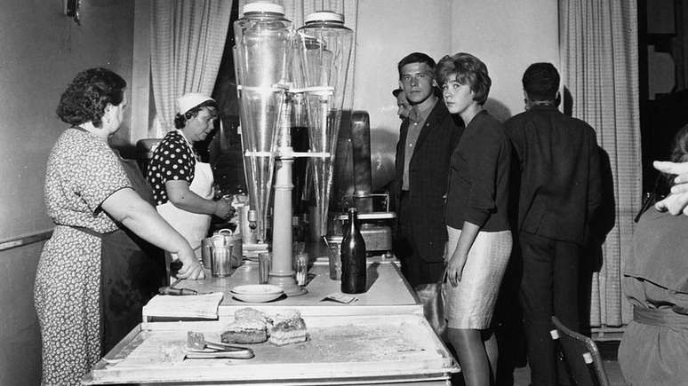 Cidad&atilde;o sovi&eacute;ticos costumavam comer em caf&eacute;s e restaurantes modestos