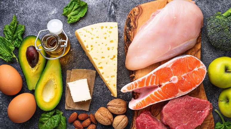 Na dieta low carb, há uma diminuição da ingestão de alimentos ricos em carboidratos