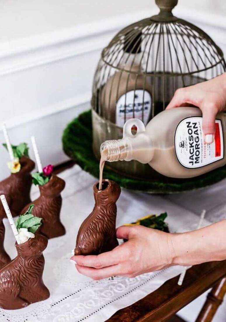 7. Coelhos de chocolate para decora&ccedil;&atilde;o de mesa de P&aacute;scoa &ndash; Foto: Cedar & Rush