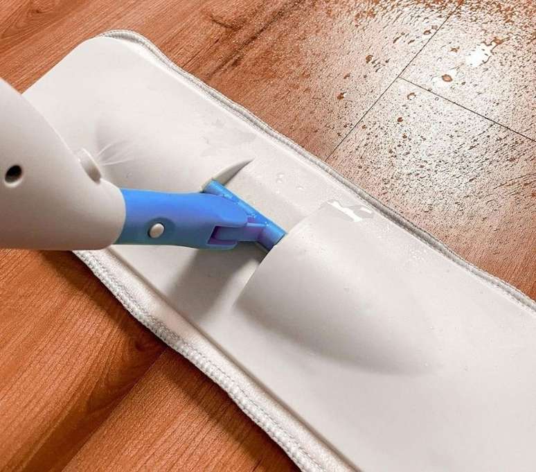 O piso vin&iacute;lico &eacute; bem pr&aacute;tico na hora da limpeza -