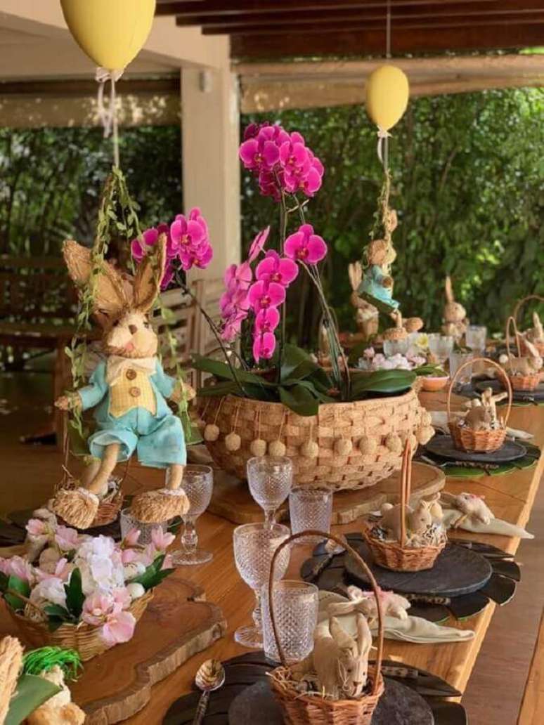 16. Coelho para mesa de P&aacute;scoa decorada r&uacute;stica &ndash; Foto: Architecture Art Designs