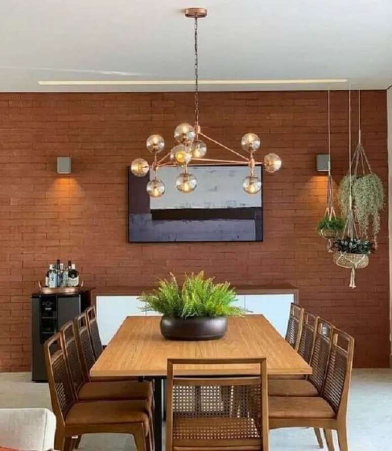 42. Arranjos para mesa de jantar com flores e vaso moderno. Fonte: iCasei