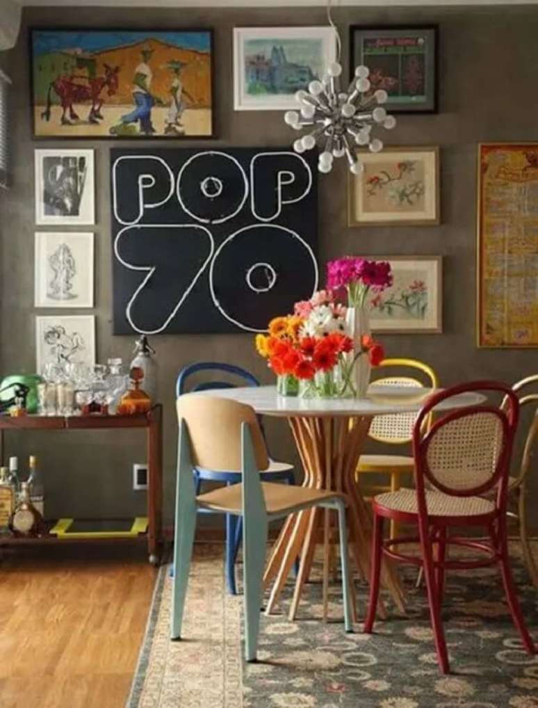 24. Arranjo de flores para mesa de jantar feito com gérberas. Fonte: Homens da Casa
