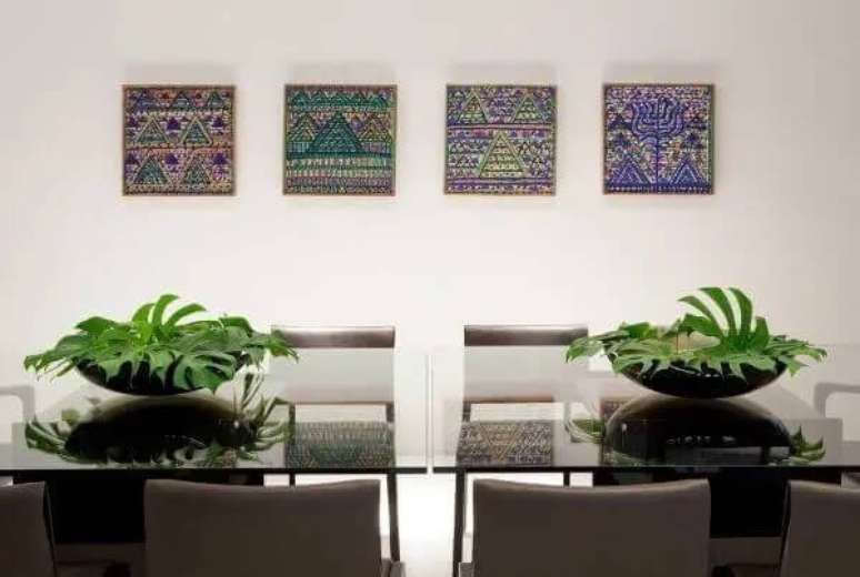 43. Arranjo de flores para mesa de jantar dividido em dois vasos. Fonte: LF Rezende
