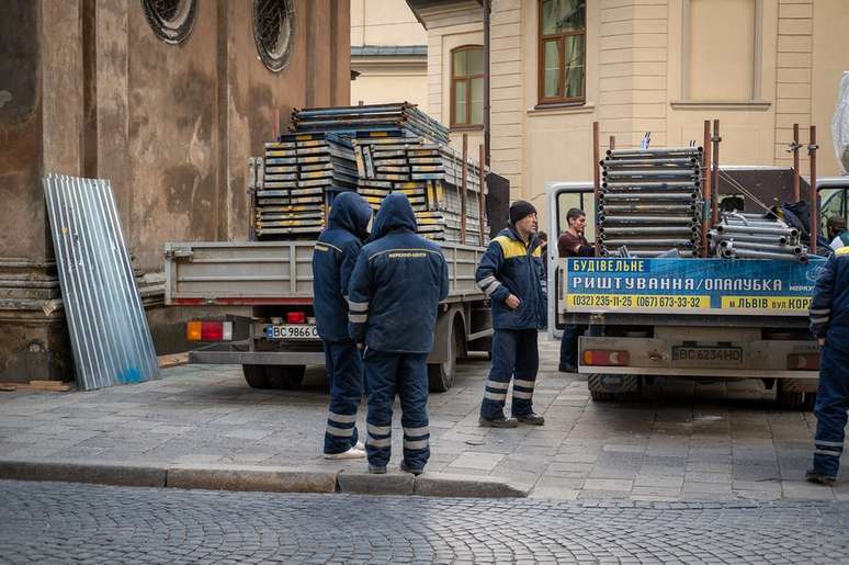 Operação no centro histórico de Lviv para proteção de mais vitrais da cidade