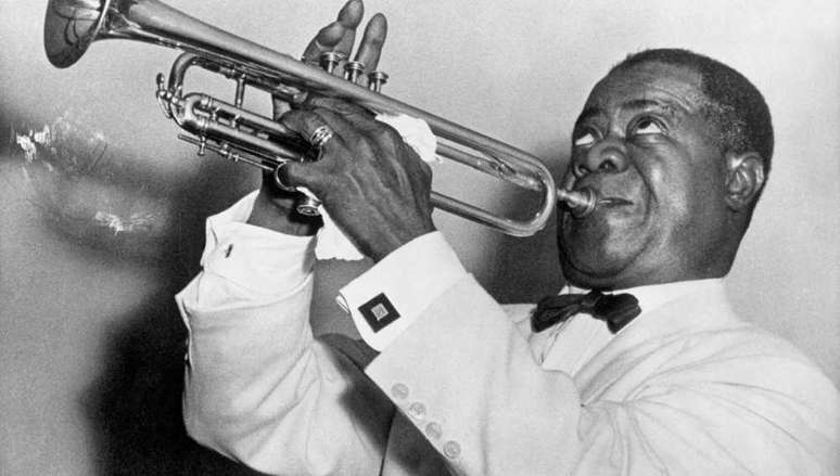 Louis Armstrong, o rei do jazz, peça-chave da história do gênero musical (Foto/Reprodução/Internet)