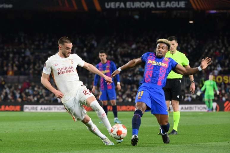 Equipes vão a campo nesta quinta-feira pela Liga Europa (Foto: LLUIS GENE / AFP)