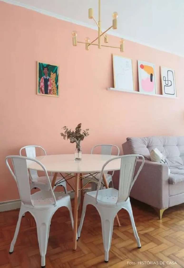 39. Arranjos florais para mesa de jantar simples. Fonte: Histórias de Casa