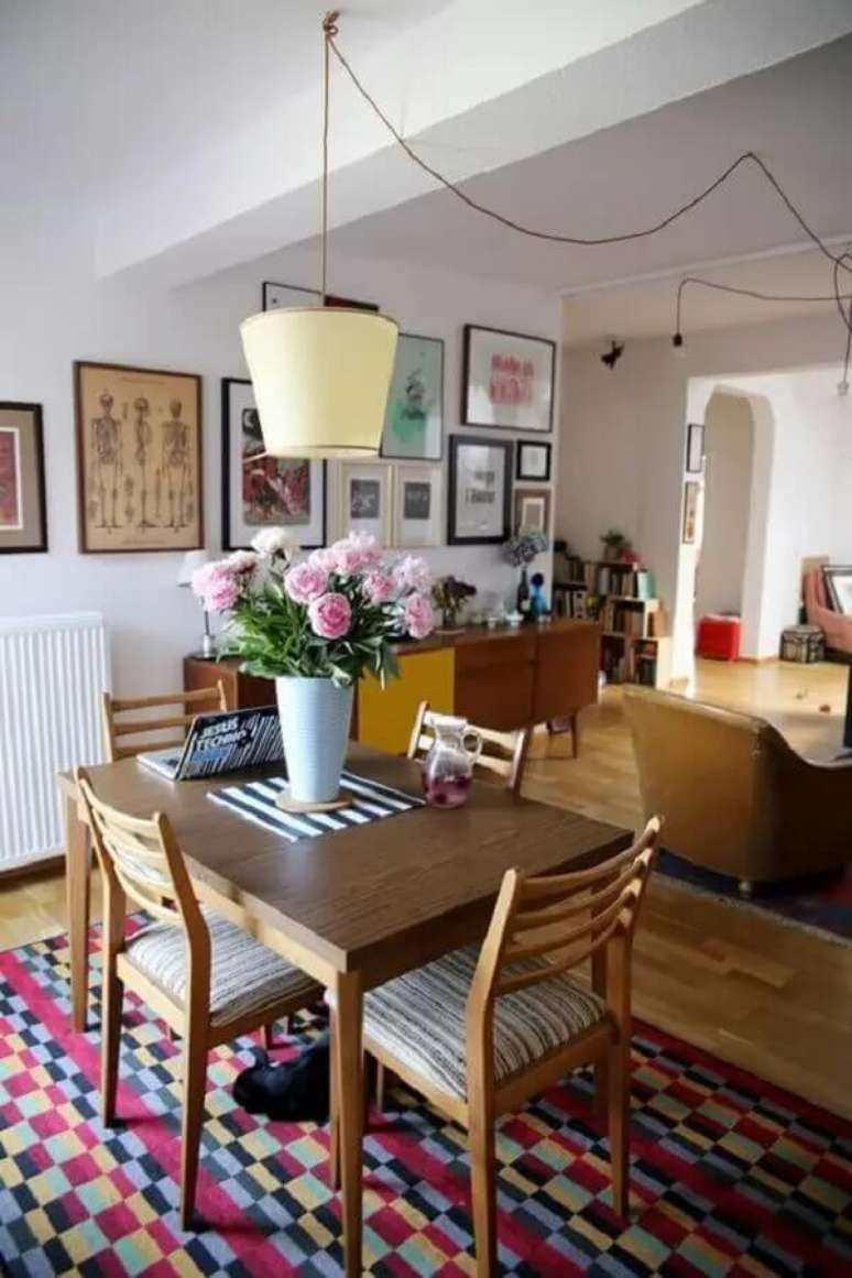25. Arranjo de flores para mesa de jantar feito com rosas. Fonte: Houzz