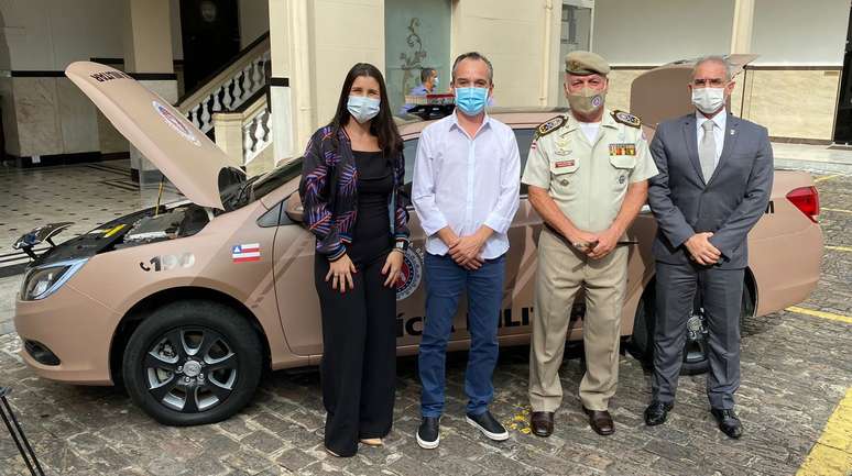 Andressa Schettini, Henrique Antunes, coronel Paulo Coutinho, comandante da PM baiana, e Ricardo Mandarino,