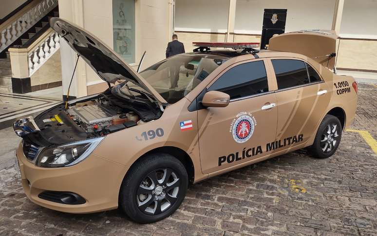 BYD e5 da PM baiana tem motor elétrico de 160 kW (217 cv).