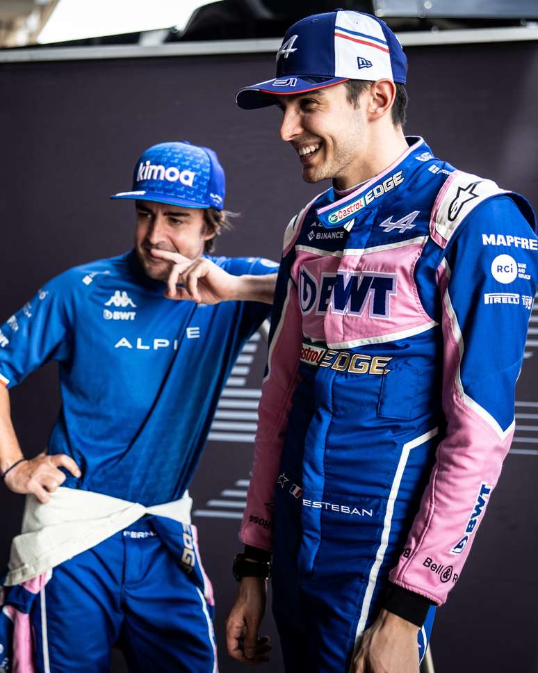 Fernando Alonso e Esteban Ocon formam a dupla da Alpine pelo segundo ano seguido