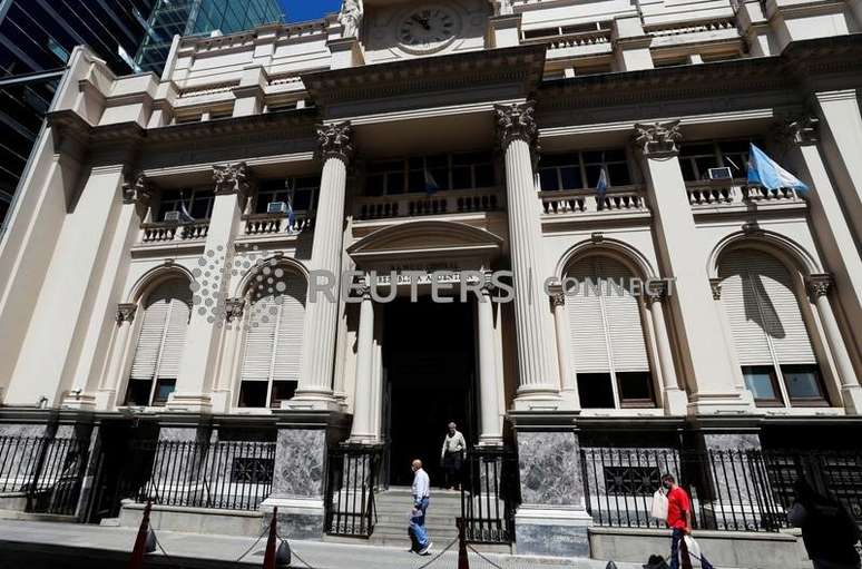 Fachada do Banco Central da Argentina, em Buenos Aires
07/12/2021
REUTERS/Agustin Marcarian