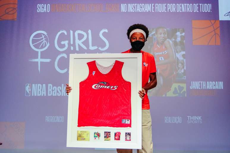 Quatro vezes campe&atilde; pelo Houston Comets, Janeth fez hist&oacute;ria na WNBA