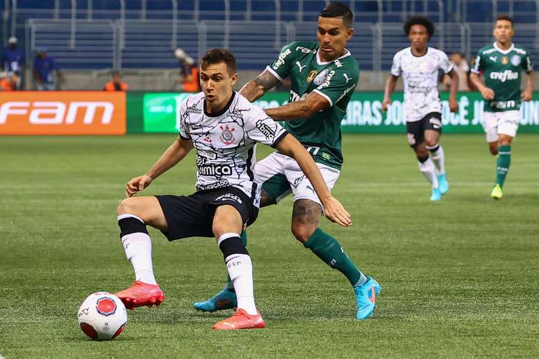 Clássico entre Palmeiras e Corinthians 