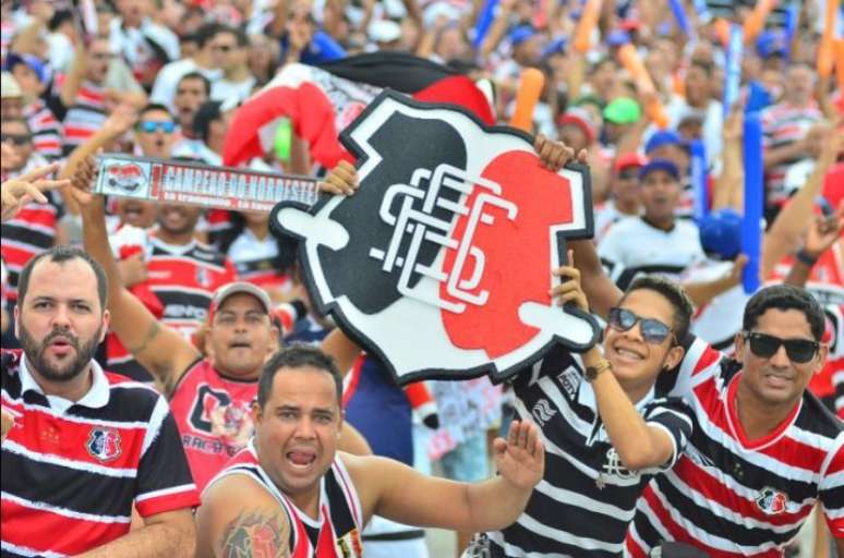 Torcida do Santa Cruz no estádio (Foto: Pablo Kennedy/LANCE!press)