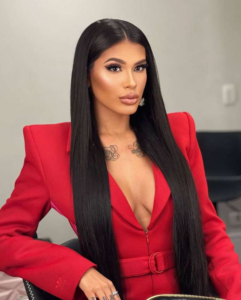 A funkeira Pocah lan&ccedil;ou o single 'Cancelaram o Carnaval' em parceria com a dupla Hitmaker.