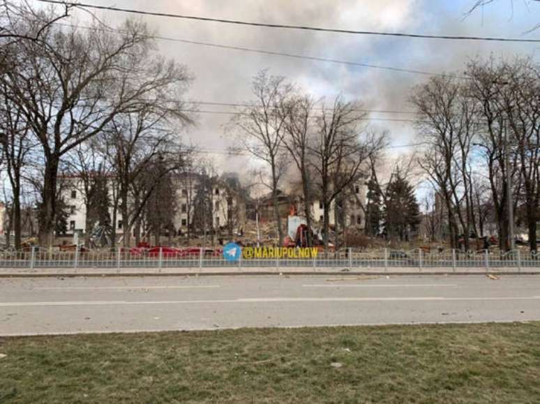 Teatro de Mariupol ficou destruído após ataque russo