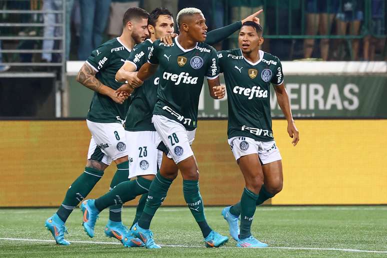 Palmeiras vence Corinthians nos pênaltis e é campeão paulista