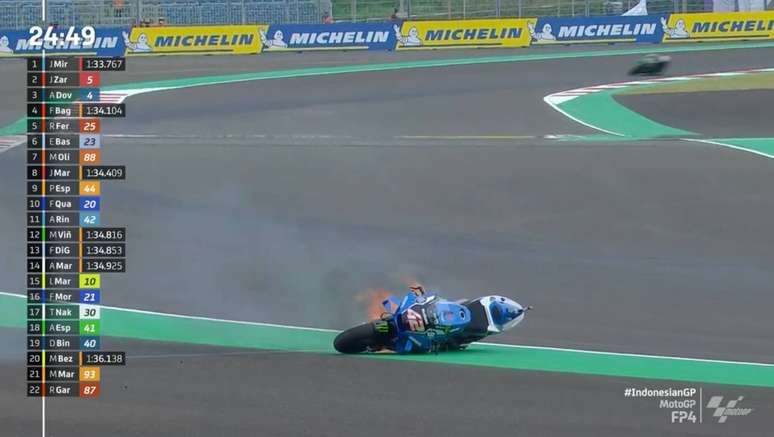 A Suzuki de &Aacute;lex Rins pegou fogo durante o TL4 em Mandalika 