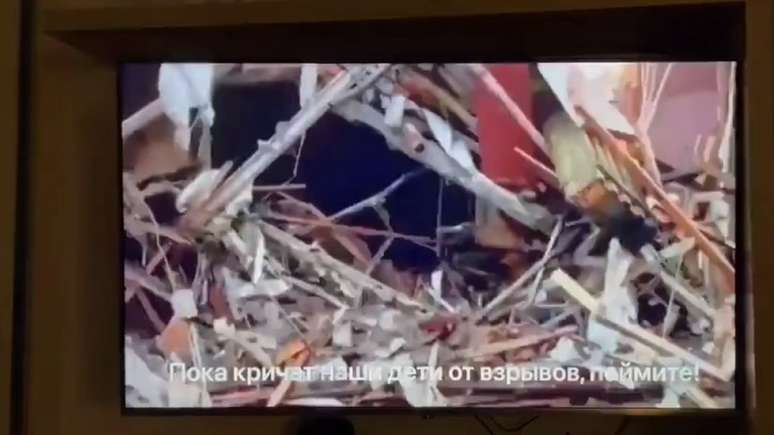 O vídeo foi enviado para uma mulher nos EUA, Eliza, por seu pai na Rússia