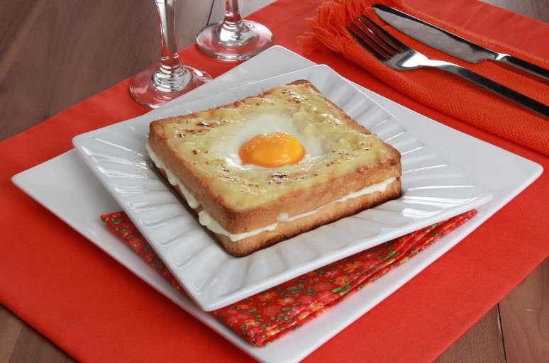 Pão com ovo sofisticado – Foto: Guia da Cozinha