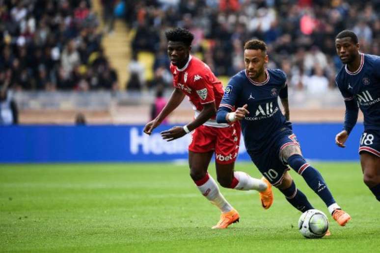 Neymar teve outra atuação discreta pelo PSG neste domingo (CLEMENT MAHOUDEAU / AFP)