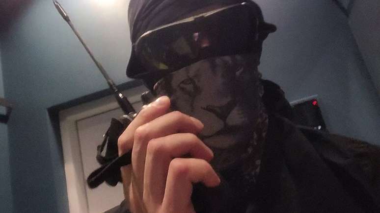 Um membro do grupo de hackers Squad 303/Anonymous