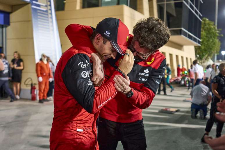 Mattia Binotto comemora com muito entusiasmo a dobradinha no GP do Bahrein 