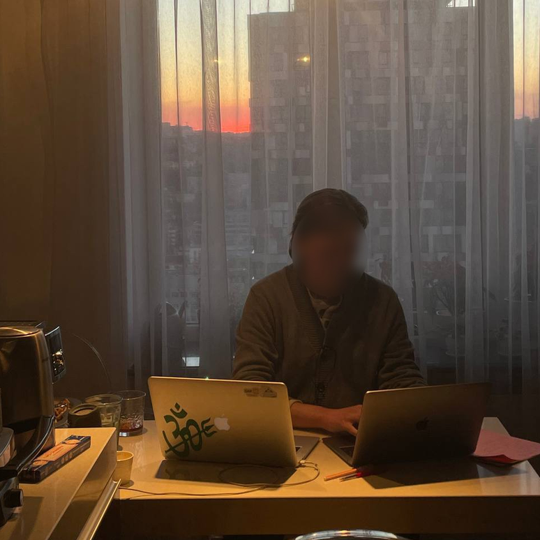 Roman no trabalho: "Às vezes vejo foguetes no céu"