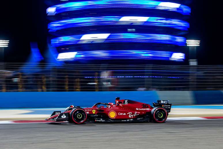 Charles Leclerc vence abertura da temporada