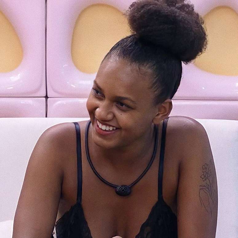 Em conversa na &aacute;rea externa, Pedro Scooby e Gustavo comentaram sobre a evolu&ccedil;&atilde;o de Jessi no 'BBB 22'.