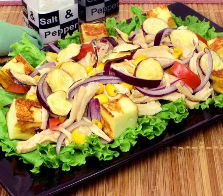 Salada de chips de bata-doce (Reprodu&ccedil;&atilde;o / Guia da Cozinha)