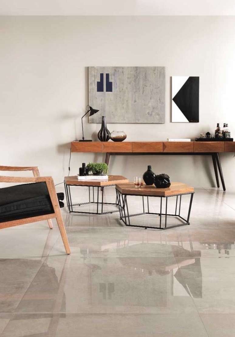 4. Porcelanato para sala polido com moveis de madeira &ndash; Foto Decor Facil
