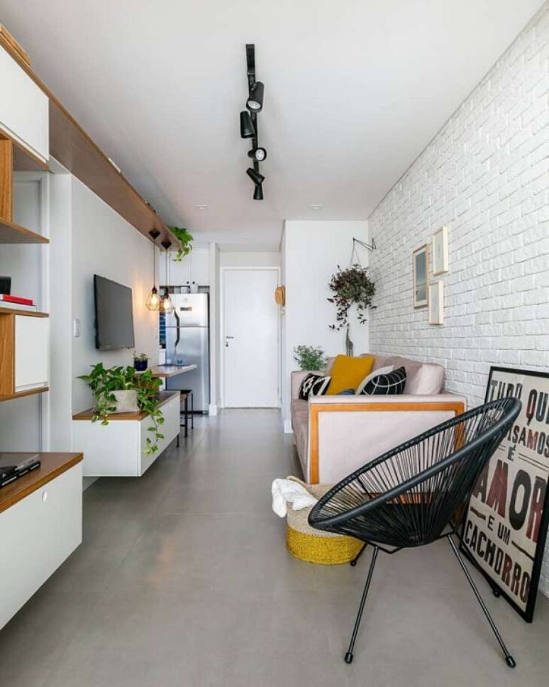 43. Porcelanato para sala pequena com cozinha integrada &ndash; Foto Gisele Rampazzo