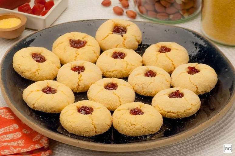 Biscoito de fub&aacute; com goiabada &ndash; Foto: Guia da Cozinha