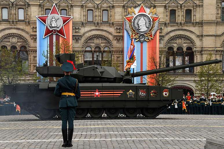 Na parada militar, mas n&atilde;o no campo de batalha: o tanque T-14 Armata da R&uacute;ssia